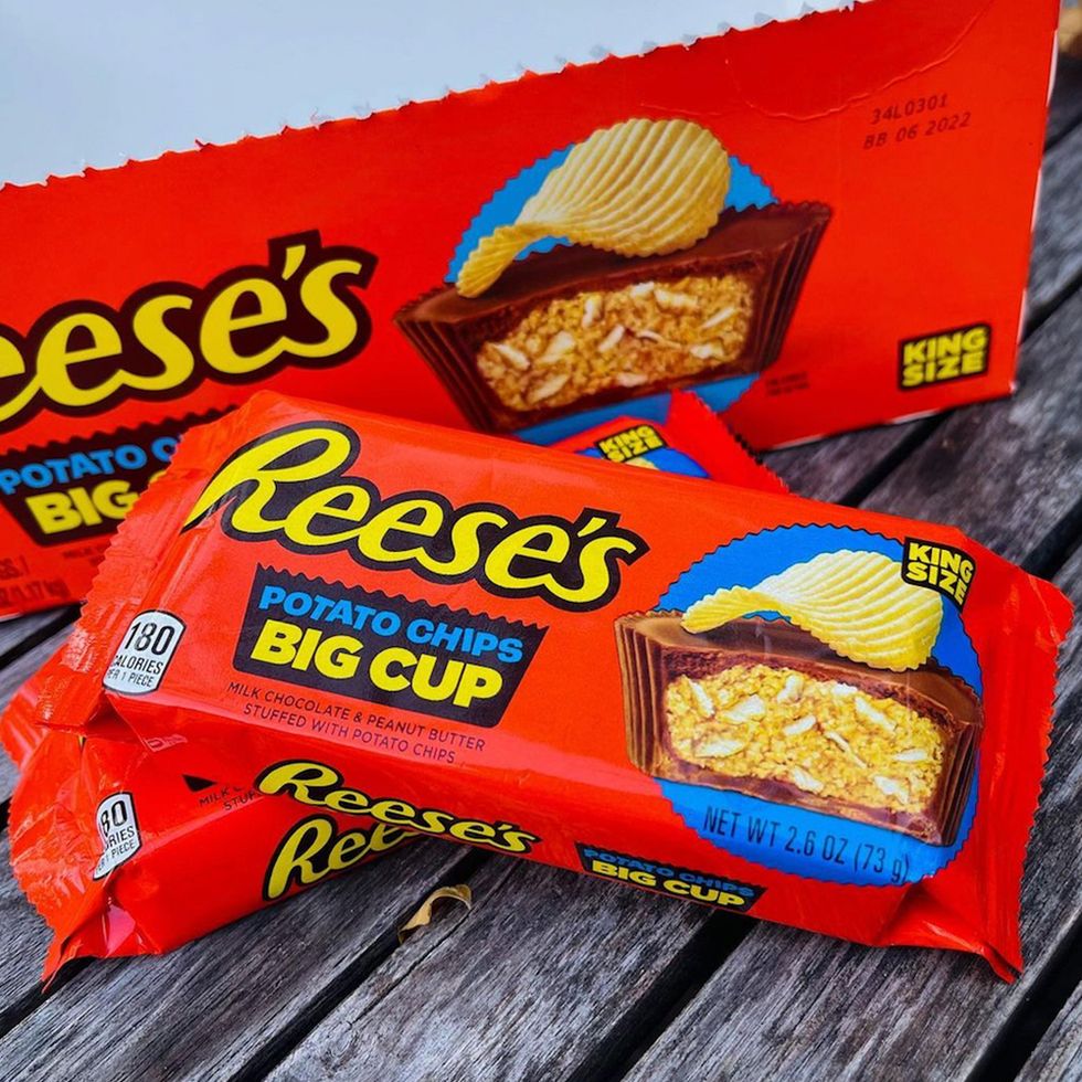 REESES BIG CUP Milk Chocolate Peanut Butter Cups with Pretzels King Size  Candy Bar 2.6oz Candy Bar